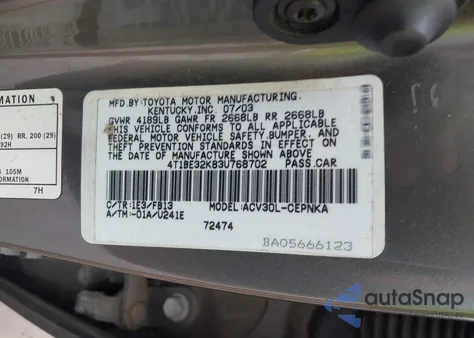 2003 Toyota Camry Le z USA, uszkodzony, nr VIN 4T1BE32K83U768702